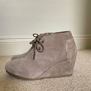Tom’s suede wedges